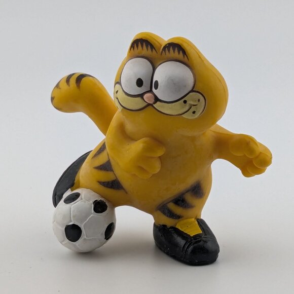 3 vintage Garfield sport figures - Soccer - Football - Hockey - Picture 4 of 7